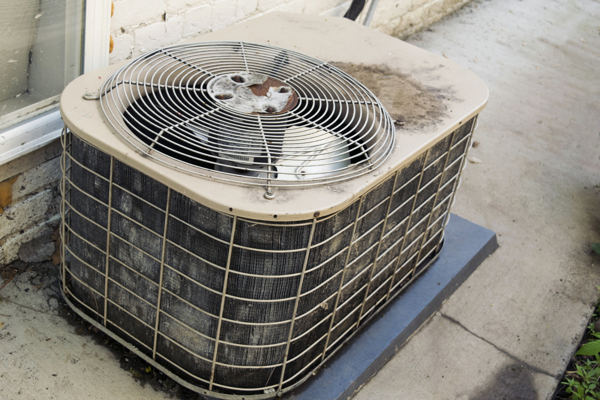 3 Signs That You Need a New Air Conditioner | Saddleback ...